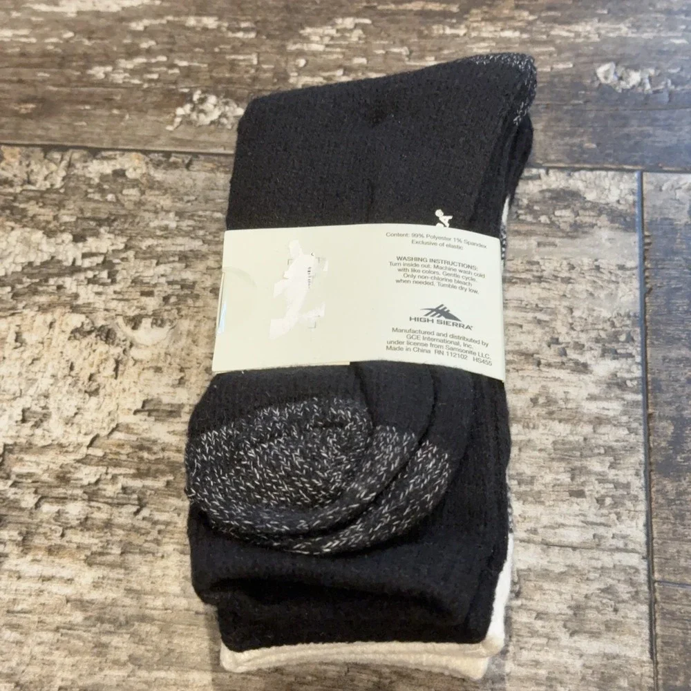 High Sierra Boot Socks Womens 4-10 Buffalo Plaid 2 Pair Pack Soft Warm Crew Sock